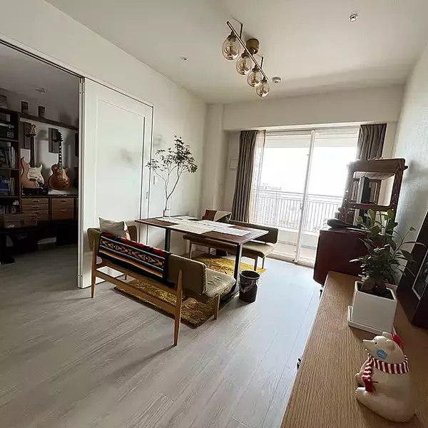 限られたスペースを最大限に活かして快適な空間を。8畳の部屋の活用方法10選