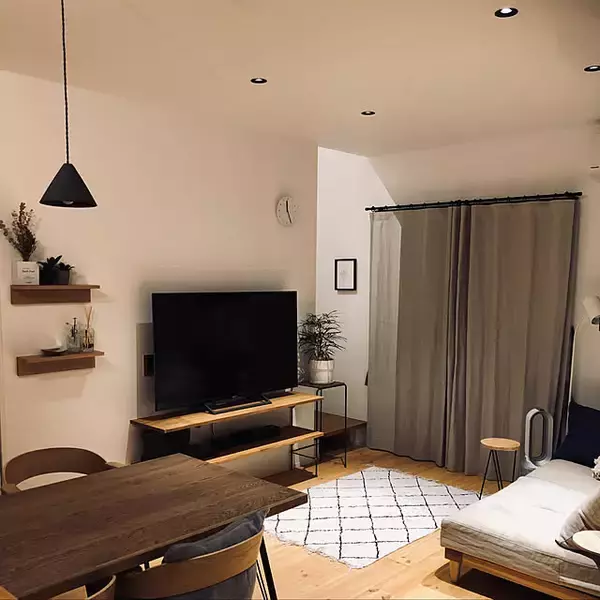 「限られたスペースを最大限に活かして快適な空間を。8畳の部屋の活用方法10選」の画像