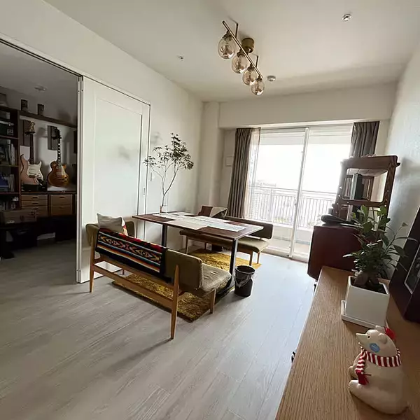 「限られたスペースを最大限に活かして快適な空間を。8畳の部屋の活用方法10選」の画像