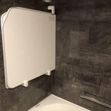 「これで浴室がすっきり見える！お風呂のフタの収納実例」の画像2