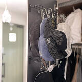 「収納スペースを増やすにはデッドスペースの使い方が鍵！セリアのアイテムで作る扉裏収納」の画像4