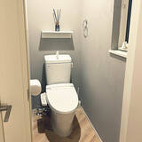 「色や柄を変えてトイレが見ちがえる！ペンキ・壁紙・漆喰で変える壁リメイク実例」の画像2