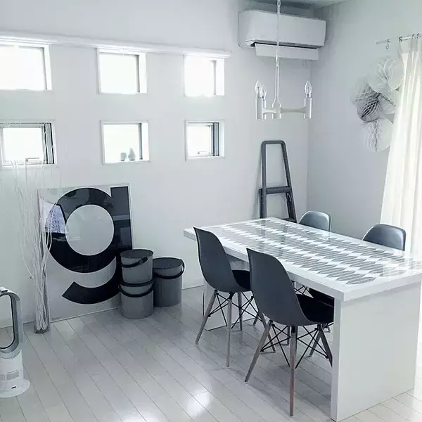 「主役級の美しさ！食卓を彩るこだわりのダイニングチェア10選」の画像