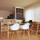 「主役級の美しさ！食卓を彩るこだわりのダイニングチェア10選」の画像11