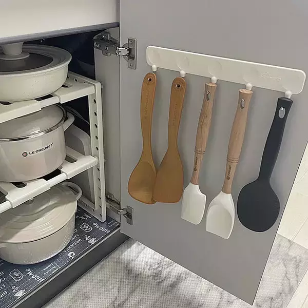 「水回りやリビングもスッキリ使いやすく☆扉裏スペースの有効活用アイデア集」の画像