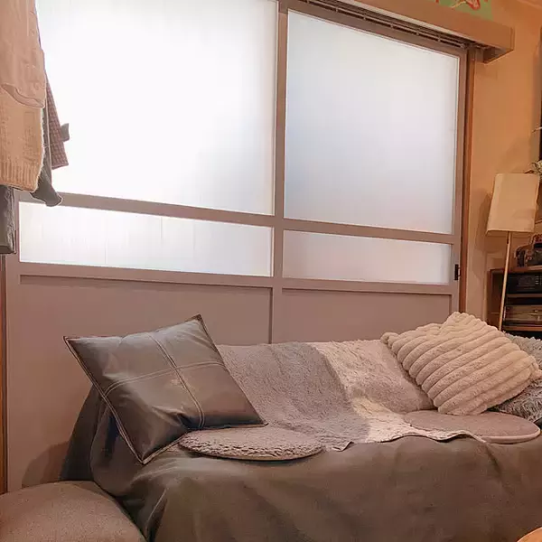 「窓辺が変わる！カーテンの代用品で見つける心地よい暮らし」の画像