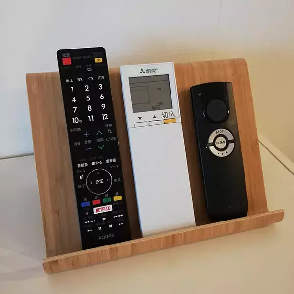 迷わず戻せて、探す手間を減らす！リビングのリモコン置き場アイデア5選