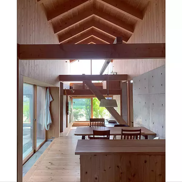 「ゆとりある空間と自然を感じる心地よい暮らし。魅力あふれる平屋のお家実例10選」の画像