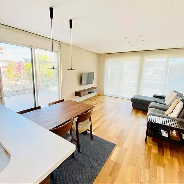 「ゆとりある空間と自然を感じる心地よい暮らし。魅力あふれる平屋のお家実例10選」の画像