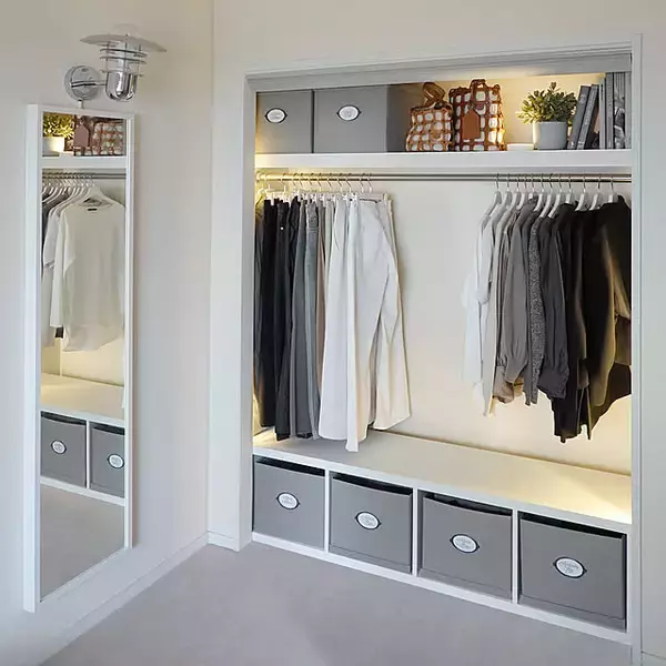 「限られた空間でも効率よく収納できる！収納家具やクローゼットなどを活用した、寝室収納のアイデア10選」の画像