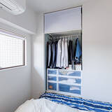 「限られた空間でも効率よく収納できる！収納家具やクローゼットなどを活用した、寝室収納のアイデア10選」の画像9