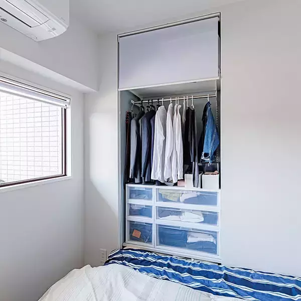「限られた空間でも効率よく収納できる！収納家具やクローゼットなどを活用した、寝室収納のアイデア10選」の画像