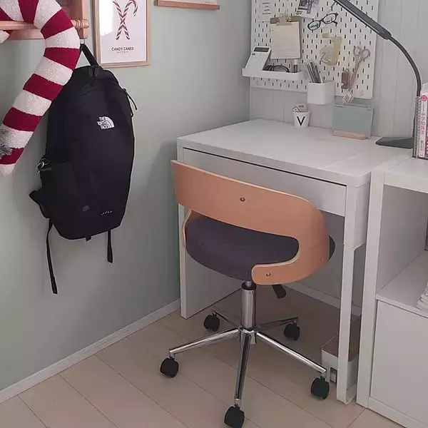 「勉強机からワークスペースまで対応♪暮らしに合わせて選ぶIKEAのデスク6選」の画像