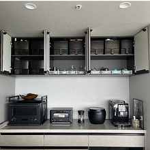 使えるスペースにチェンジ♪高い場所でも活躍する吊り戸棚の収納アイデア