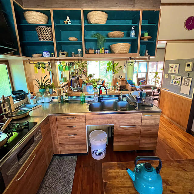 使えるスペースにチェンジ♪高い場所でも活躍する吊り戸棚の収納アイデア