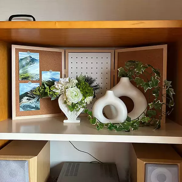 「100均のプチプラ商品で賢くハンドメイドを楽しむ。フォトフレームを使ったDIY作品6選」の画像