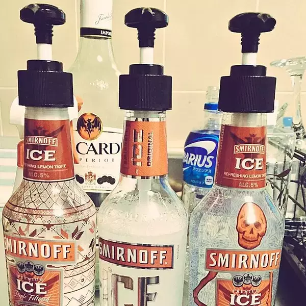 「捨てるの待って！空き瓶リメイクで楽しむインテリアの実例10選」の画像