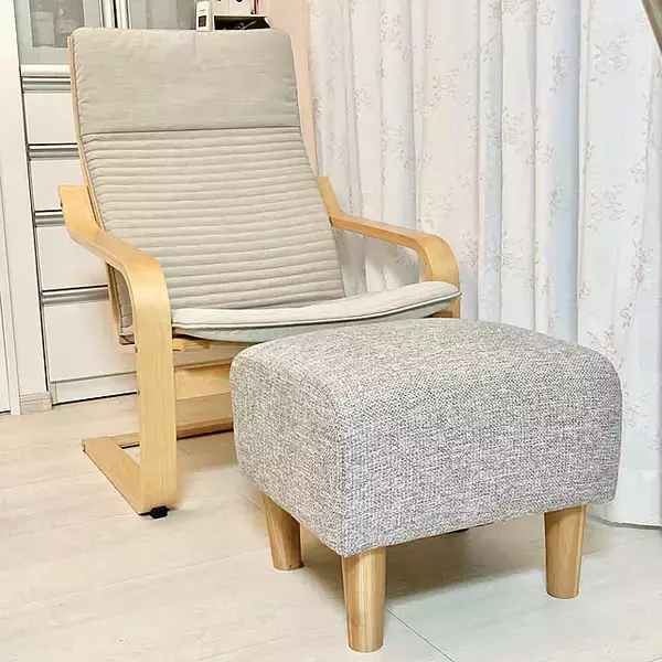 「のんびり腰かけていつまでも心地よく。IKEAのポエングで作るリラックススペース」の画像