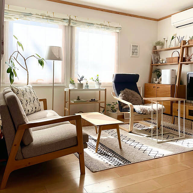 のんびり腰かけていつまでも心地よく。IKEAのポエングで作るリラックススペース