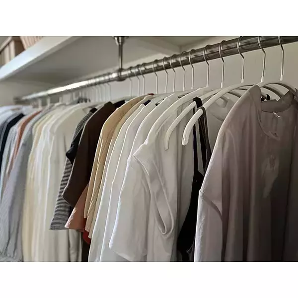 ズレない・省スペース・きれいなシルエットをキープ！衣類収納の救世主「MAWAハンガー」