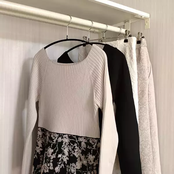 「ズレない・省スペース・きれいなシルエットをキープ！衣類収納の救世主「MAWAハンガー」」の画像