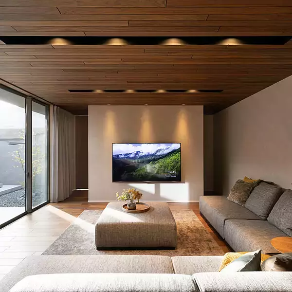 「ベーシックカラーで楽しむ大人のリラックス空間。ナチュラルモダンなコーディネート実例集」の画像