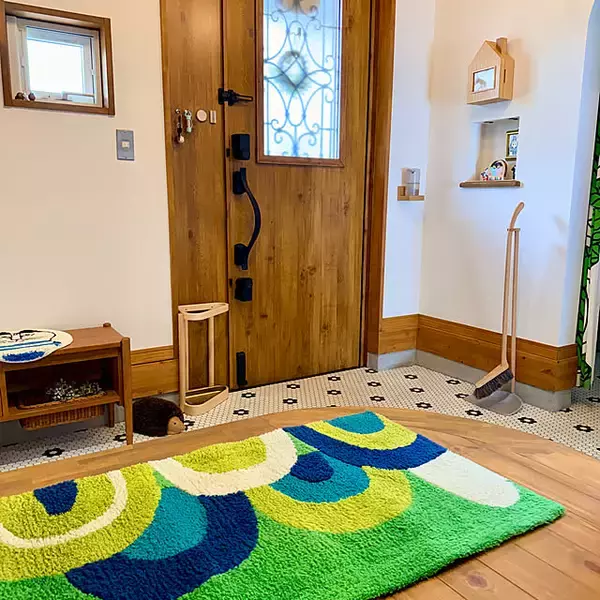 「ラグやマルチクロスで印象チェンジ♪お部屋を彩る「春色インテリア」5選」の画像