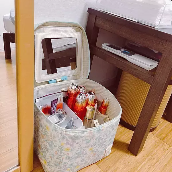 「スキンケア用品をすっきり整える。収納場所や収納用品に加えて、収納アイデアもご紹介」の画像