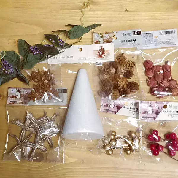 「おうちのツリー＆リースを自分で作ってみませんか♪ダイソーのナチュラルパーツでハンドメイド」の画像