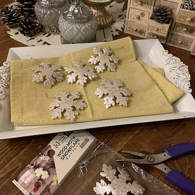 おうちのツリー＆リースを自分で作ってみませんか♪ダイソーのナチュラルパーツでハンドメイド