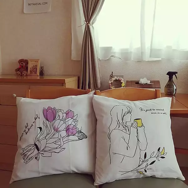 「素材・柄・テイストなど種類豊富でインテリアのアクセントにぴったり♡ダイソーのクッションカバーをご紹介」の画像