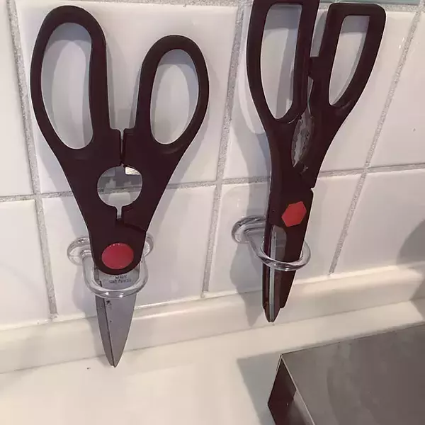 「キッチンもデスクも快適に♪ハサミ＆カッターの賢い置き場所アイデア6選」の画像