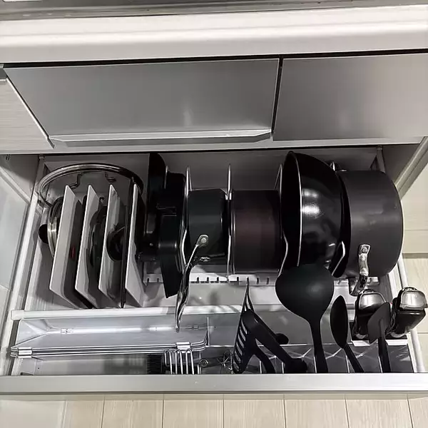 「収納をより快適に見栄えよく仕上げる。無印良品の仕切りスタンド」の画像