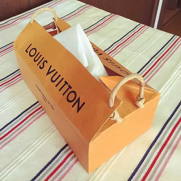 「捨てちゃうなんてもったいない！お家で役立つ紙袋の意外な活用アイデア10選」の画像