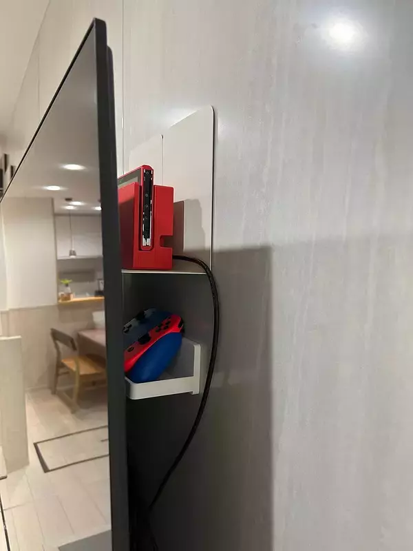 「「磁石が付く壁に、たった1STEPで棚をつくる簡単アイデア」 by m.coccoさん」の画像