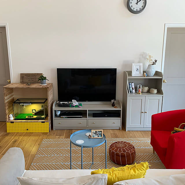 収納も見た目も大満足！インテリアになじむIKEAのテレビ台のある暮らし
