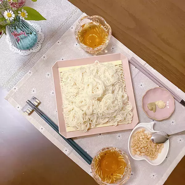 「【みんなが選んだ！】並べるだけでテーブルが映える！大人可愛いTHREEPPYの食器5選」の画像
