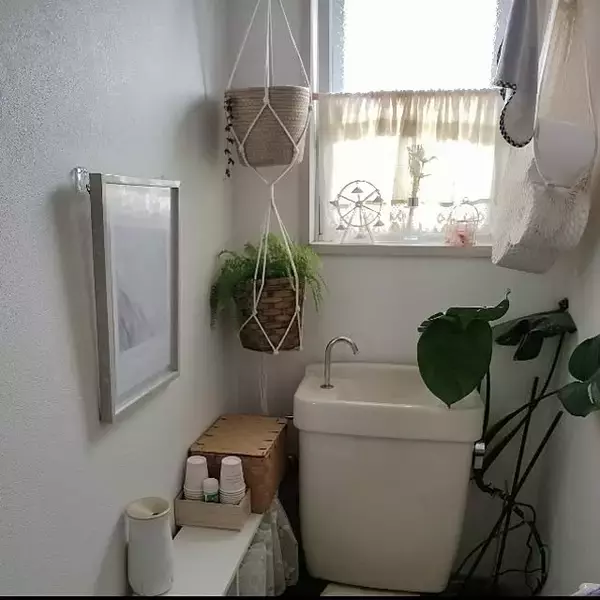 「これでもっと快適な空間に♪トイレにあると便利なダイソーのアイテム」の画像