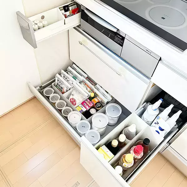 「使いやすくて美しいキッチンに！収納ケースから背面収納まで、無印良品のキッチン収納10選」の画像
