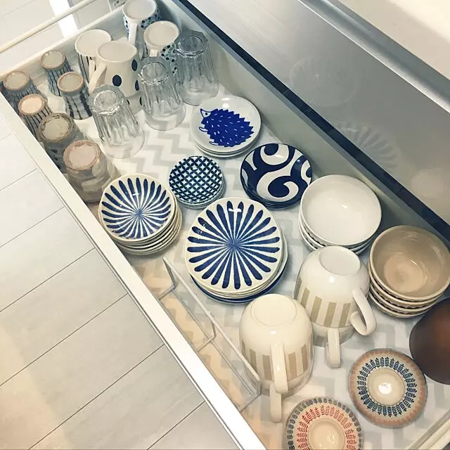 セリアの食器棚シート活用