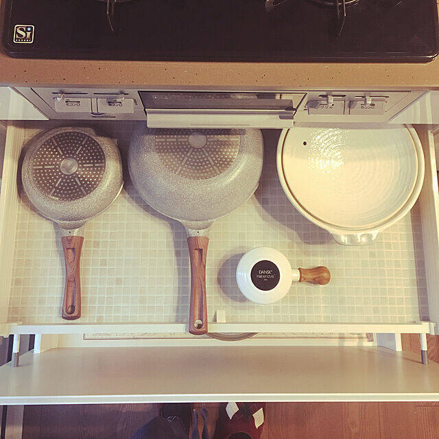 色や柄も選べる♡便利すぎるセリアの食器棚シート活用実例