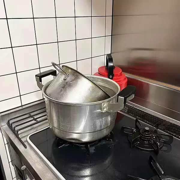 「頑固な油汚れや焦げや皮脂汚れもスッキリ！セスキ炭酸ソーダの使いこなし術」の画像