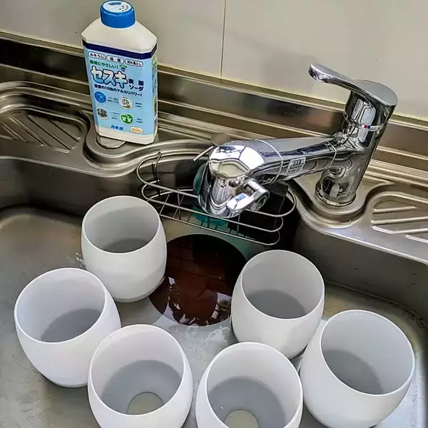 「頑固な油汚れや焦げや皮脂汚れもスッキリ！セスキ炭酸ソーダの使いこなし術」の画像