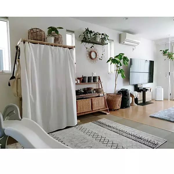 「自分好みにお部屋を彩る♪カーテンとして使えるアイテム7選」の画像