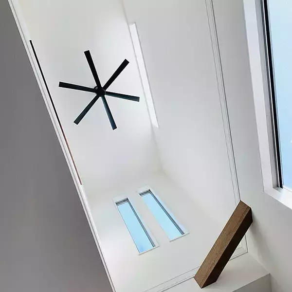 「電気代の節約にも！デザインも機能も妥協しないシーリングファン6選」の画像