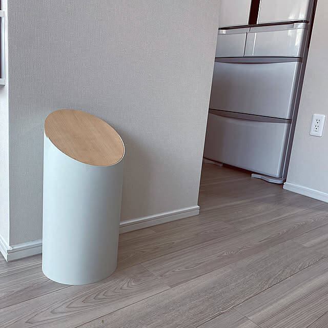 お部屋の必需品がインテリアに♪使いやすくて見栄えもいいリビングに置きたくなるゴミ箱6選
