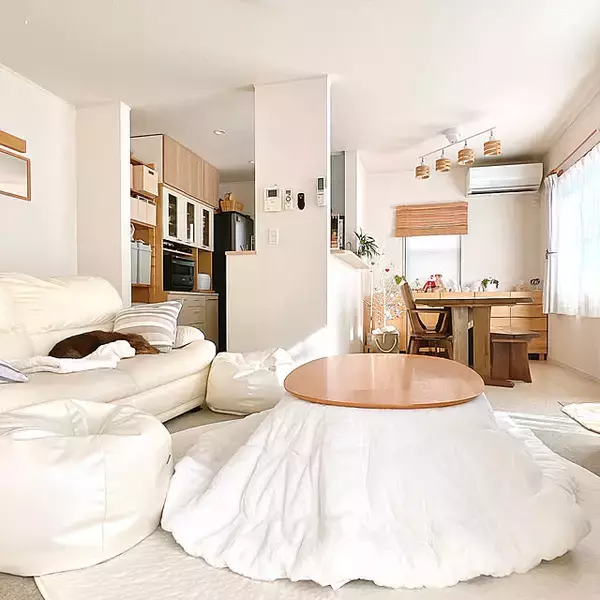 「まあるいフォルムでくつろぎ感アップ。無印良品のこたつの魅力＆コーディネート実例」の画像