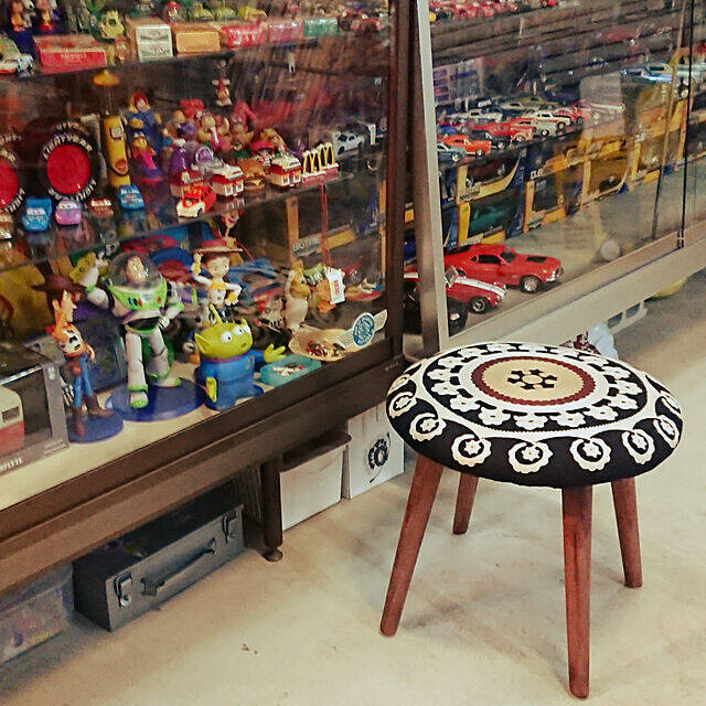 座り心地が良くてデザインもお気に入り♡一つは欲しい丸型スツール特集