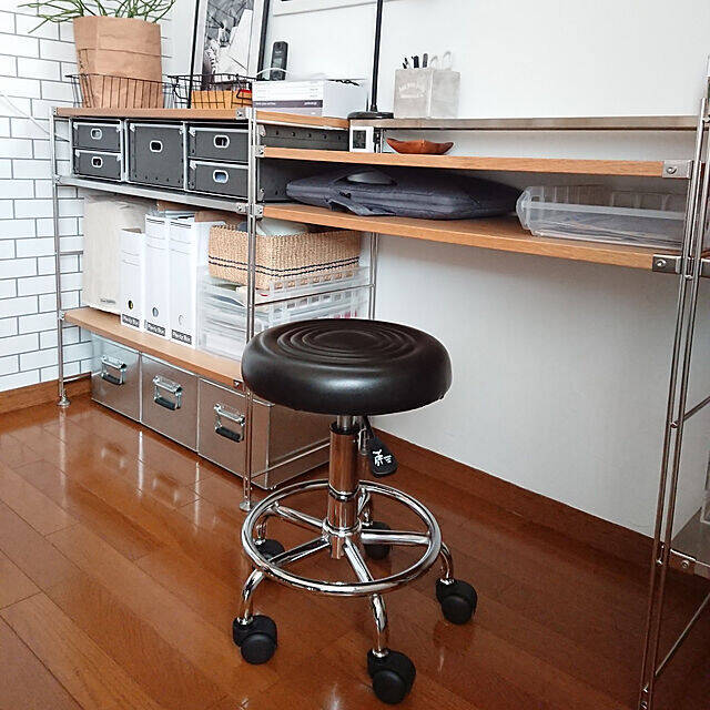 座り心地が良くてデザインもお気に入り♡一つは欲しい丸型スツール特集