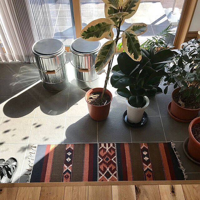 座り心地が良くてデザインもお気に入り♡一つは欲しい丸型スツール特集